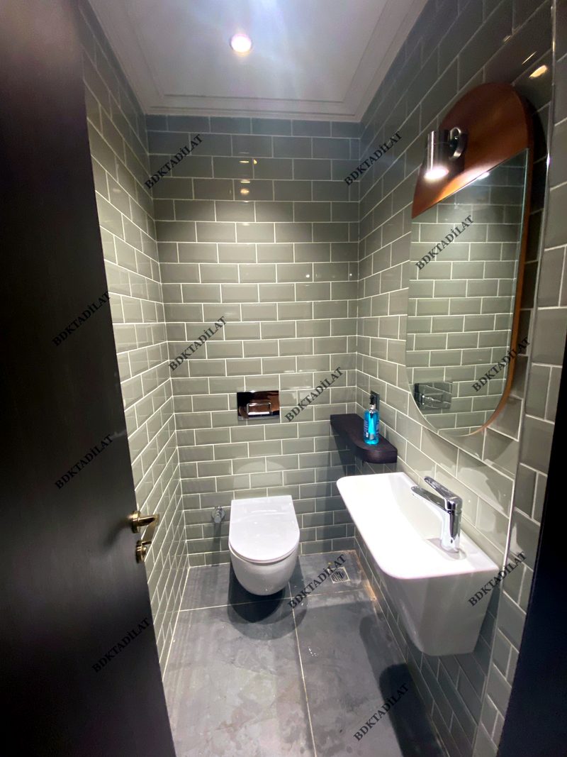 Yeşil metro fayanslı banyo — projelerimizden