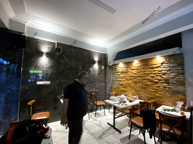 Panel duvarlı modern koridor — projelerimizden
